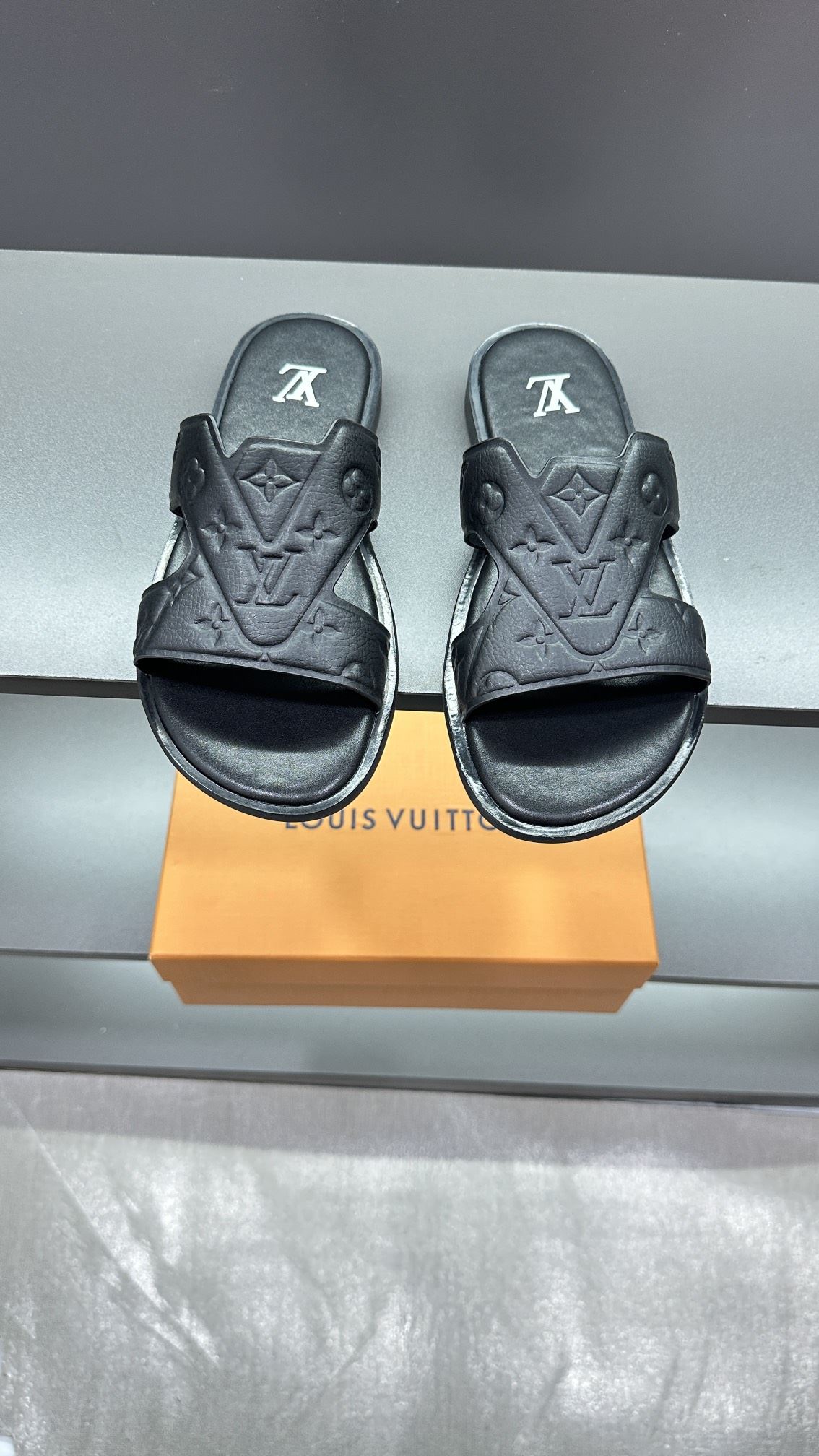 Louis Vuitton Slippers